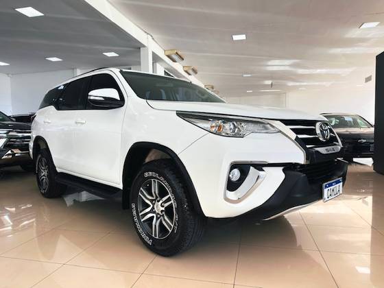 TOYOTA HILUX SW4 2.7 SR 7 LUGARES 4X2 16V FLEX 4P AUTOMÁTICO TOYOTA HILUX SW4 2.7 SR 7 LUGARES 4X2 16V FLEX 4P AUTOMÁTICO
